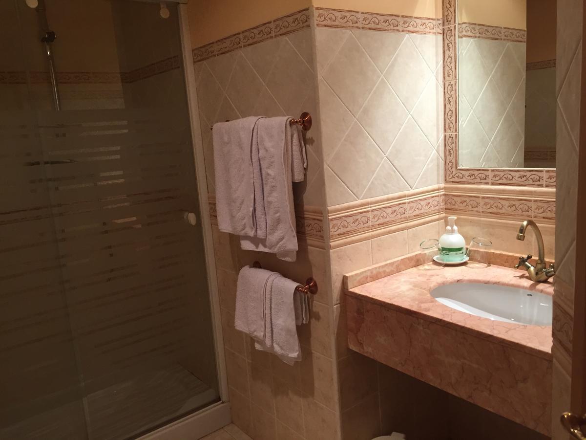 Hotel Benlloch Салас-де-лос-Инфантес Экстерьер фото